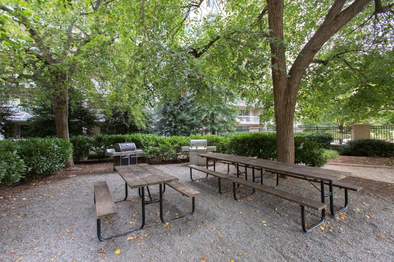 Awesome 1 Bedroom Apt + Den At Crystal City With Gym Arlington Exterior photo